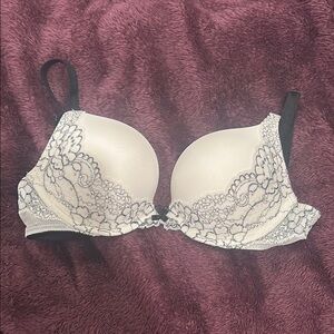 32A Victoria's Secret Dream Angels Plunge Bra with rhinestones and lace